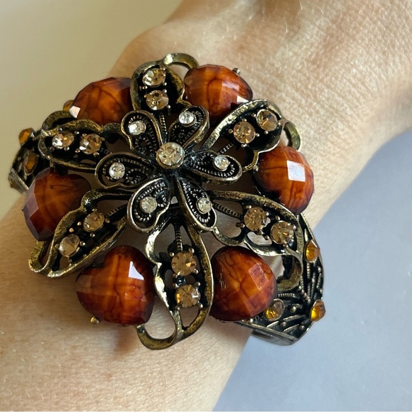 Elegant Women's Floral cuff Bracelet with Amber Accents - Picture 7 of 11